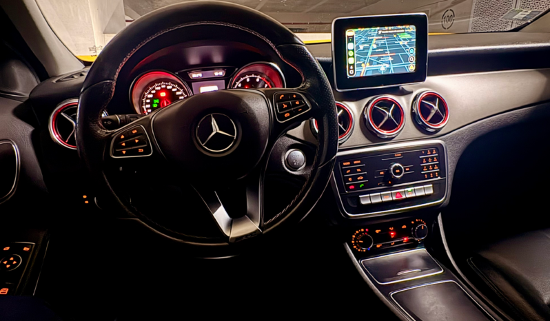 
								Mercedes-Benz GLA 200 Sport 2018 full									